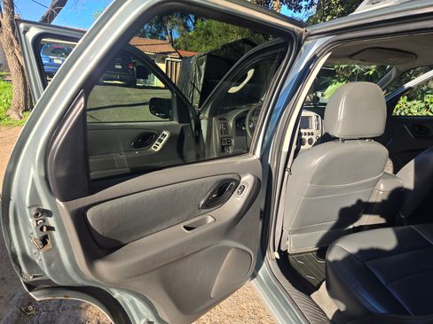 Used 2005 Ford Escape 2WD Hybrid image 19