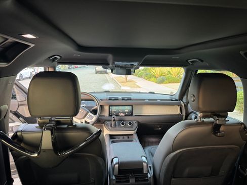 Used 2023 Land Rover Defender 90 SE image 8