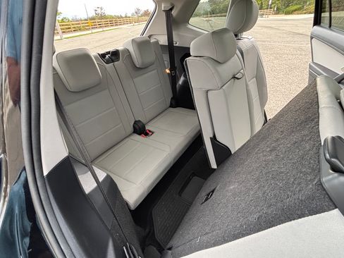 Used 2020 Volkswagen Tiguan SE w/ Panoramic Sunroof Package FWD image 23