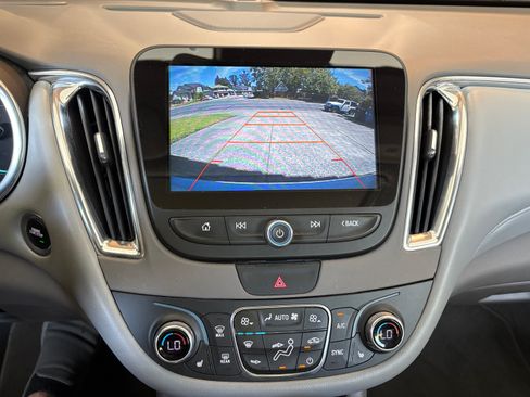 Used 2016 Chevrolet Malibu Hybrid w/ Leather Package FWD image 6
