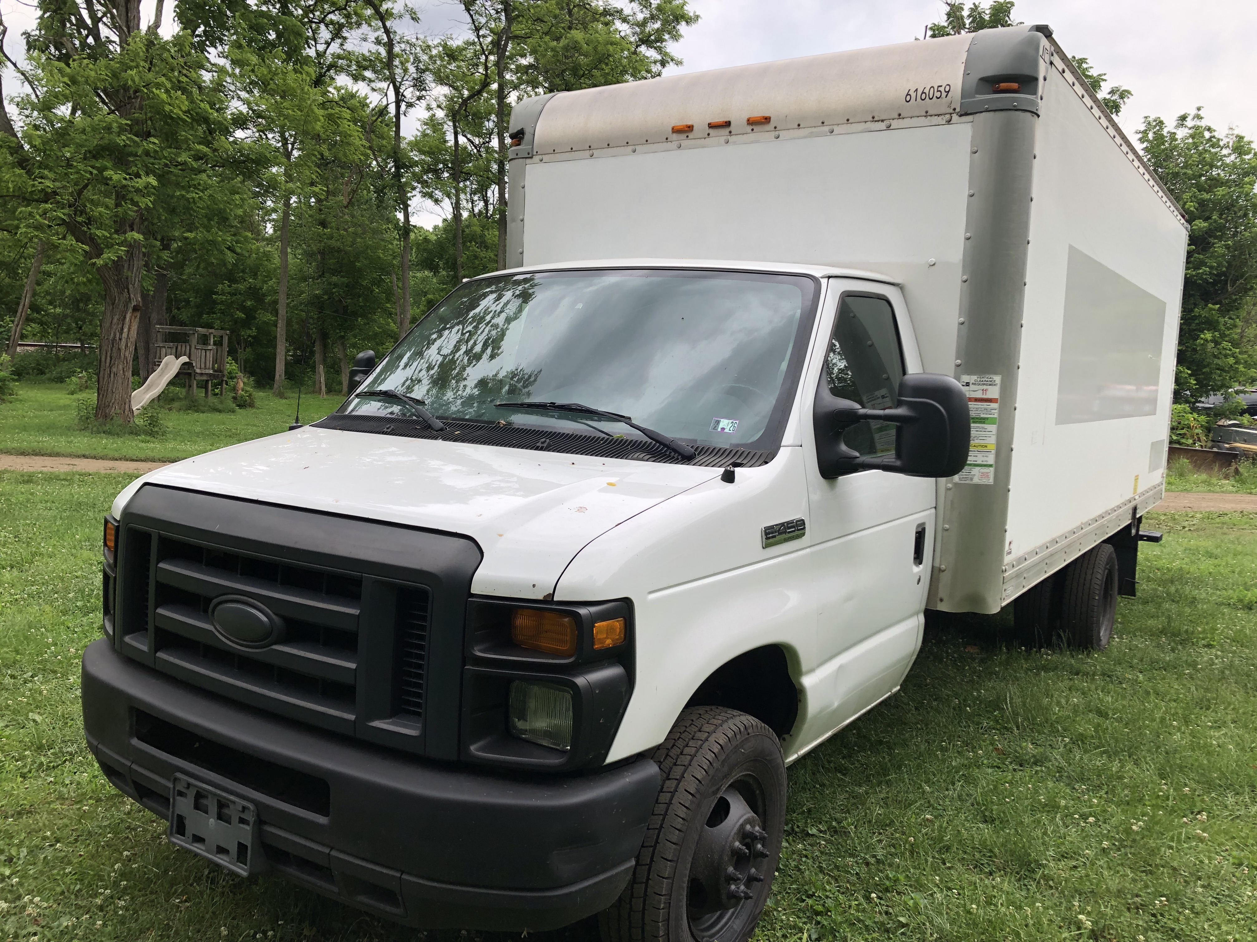 Used 2016 Ford E-350 and Econoline 350 Super Duty RWD image 2