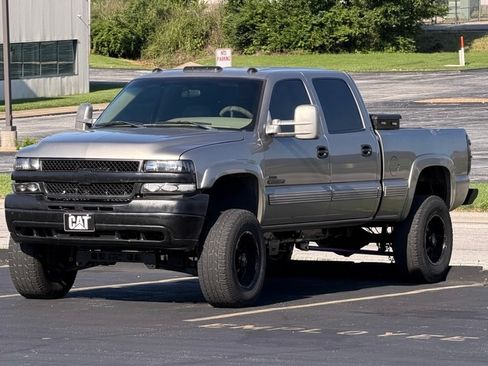Used 2002 Chevrolet Silverado 2500 LS RWD image 1