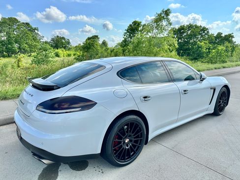 Used 2014 Porsche Panamera S image 2