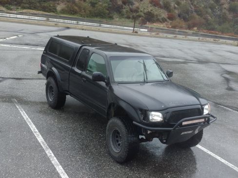 Used 2004 Toyota Tacoma PreRunner RWD image 3