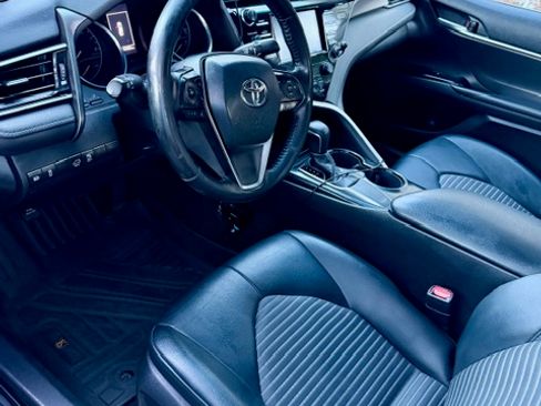 Used 2020 Toyota Camry SE image 10