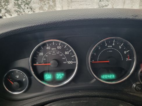 Used 2011 Jeep Wrangler Sahara w/ Mopar Chrome Edition Group image 12