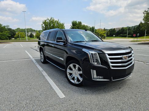 Used 2020 Cadillac Escalade ESV Luxury AWD/4WD image 1