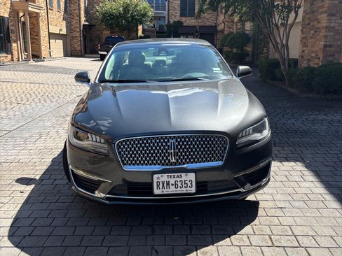 Used 2020 Lincoln MKZ w/ Convenience Package FWD image 8