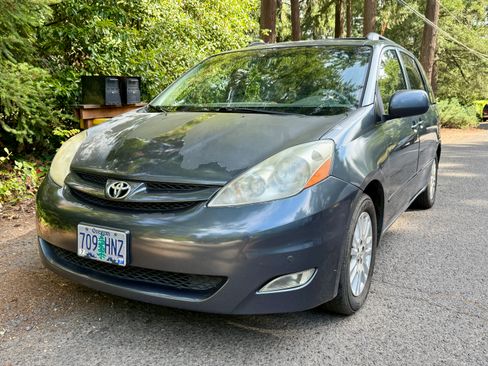 Used 2009 Toyota Sienna XLE w/ Towing Prep Pkg FWD image 1