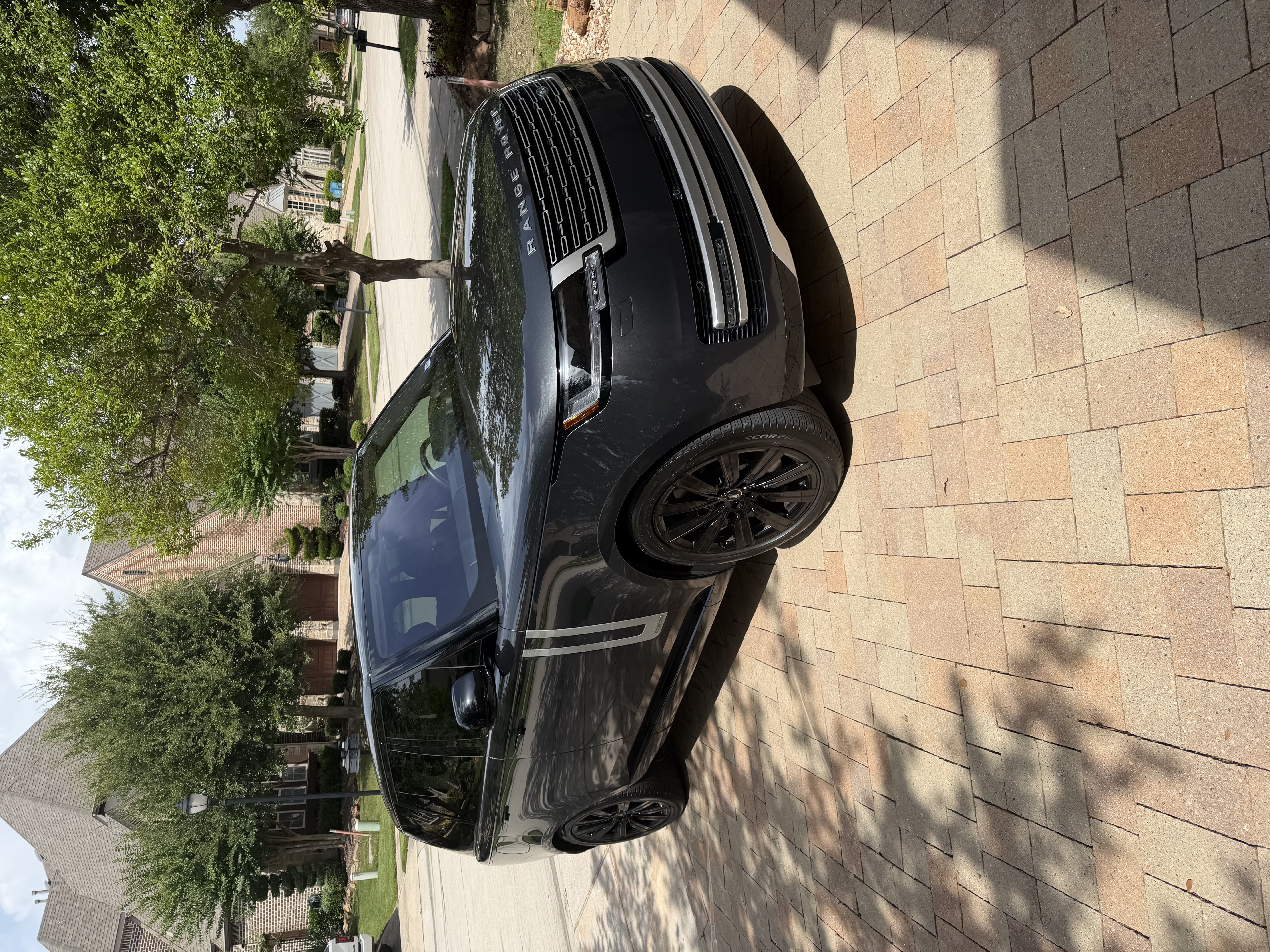 Used 2023 Land Rover Range Rover Autobiography AWD/4WD image 2