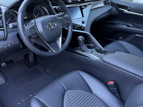 Used 2020 Toyota Camry SE image 11