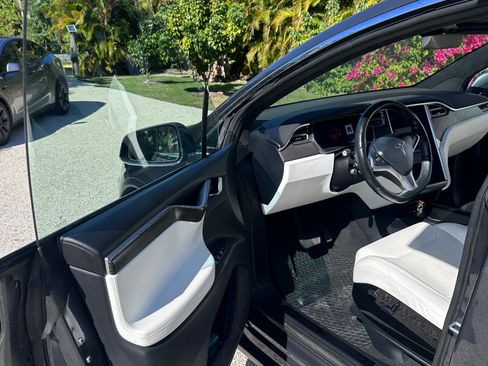 Used 2017 Tesla Model X 100D image 8