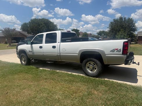 Used 2004 Chevrolet Silverado 2500 LS w/ Skid Plate Package AWD/4WD image 4
