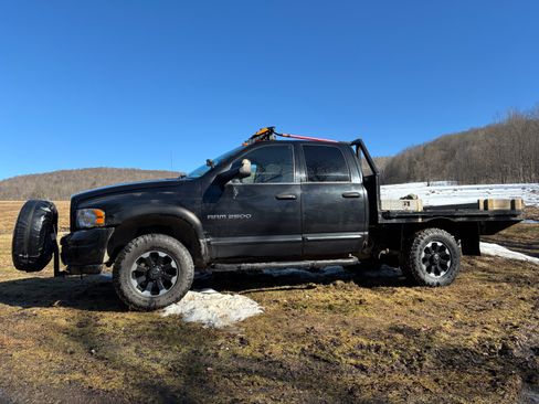 Used 2005 Dodge Ram 2500 Truck SLT w/ Sport Appearance Group image 11