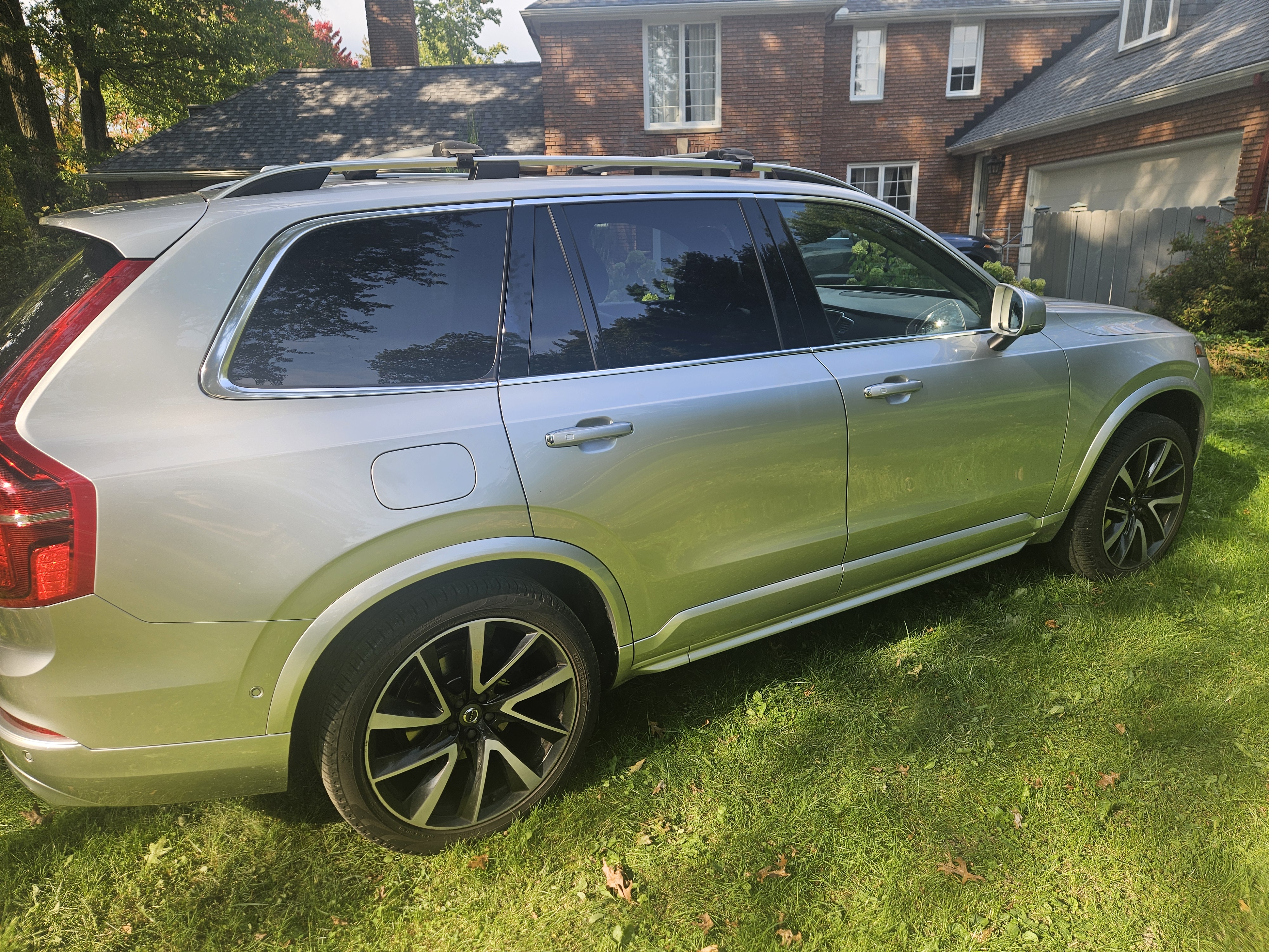 Used 2018 Volvo XC90 T6 Momentum w/ Convenience Package AWD/4WD image 4