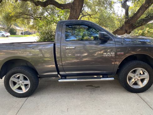 Used 2017 RAM 1500 Tradesman w/ Chrome Appearance Group AWD/4WD image 4