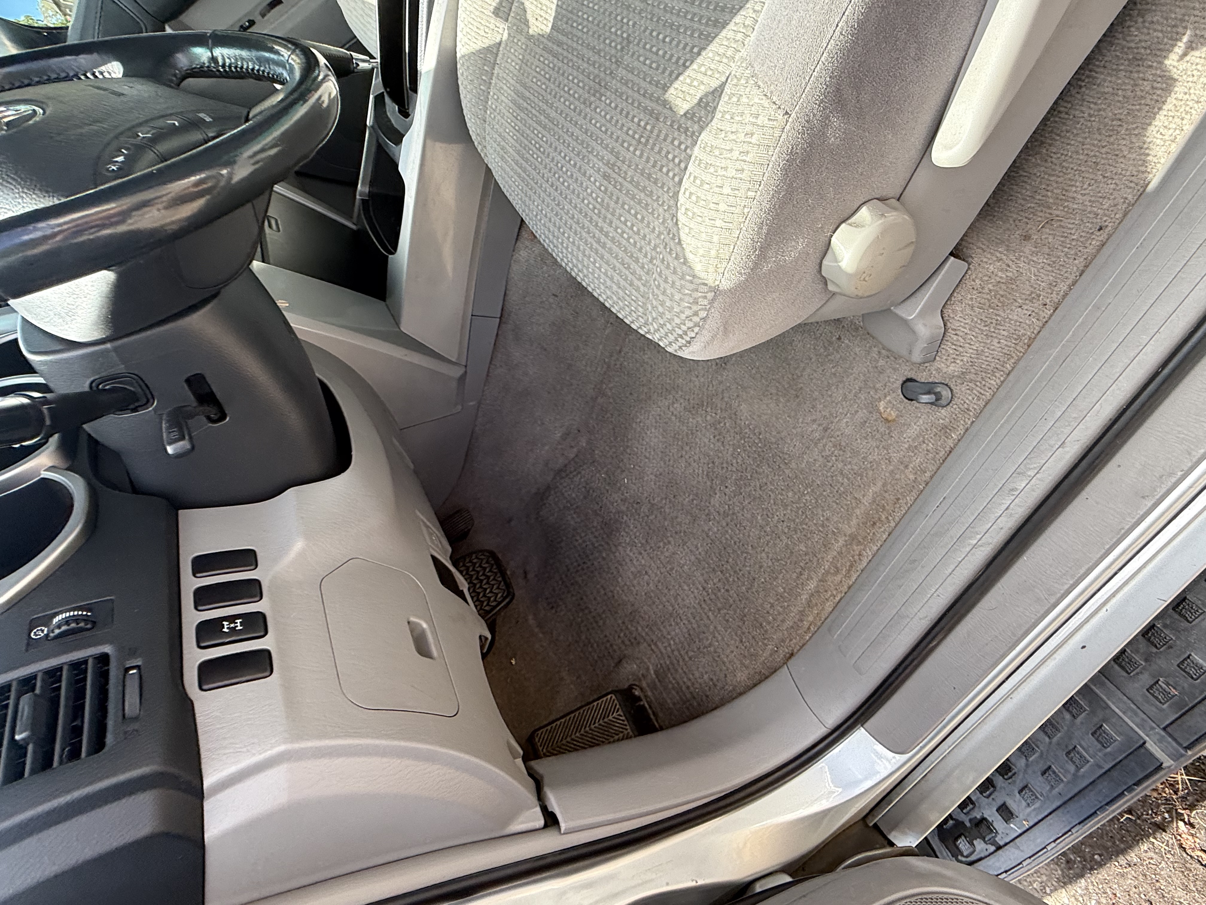 Used 2005 Toyota 4Runner SR5 AWD/4WD image 21