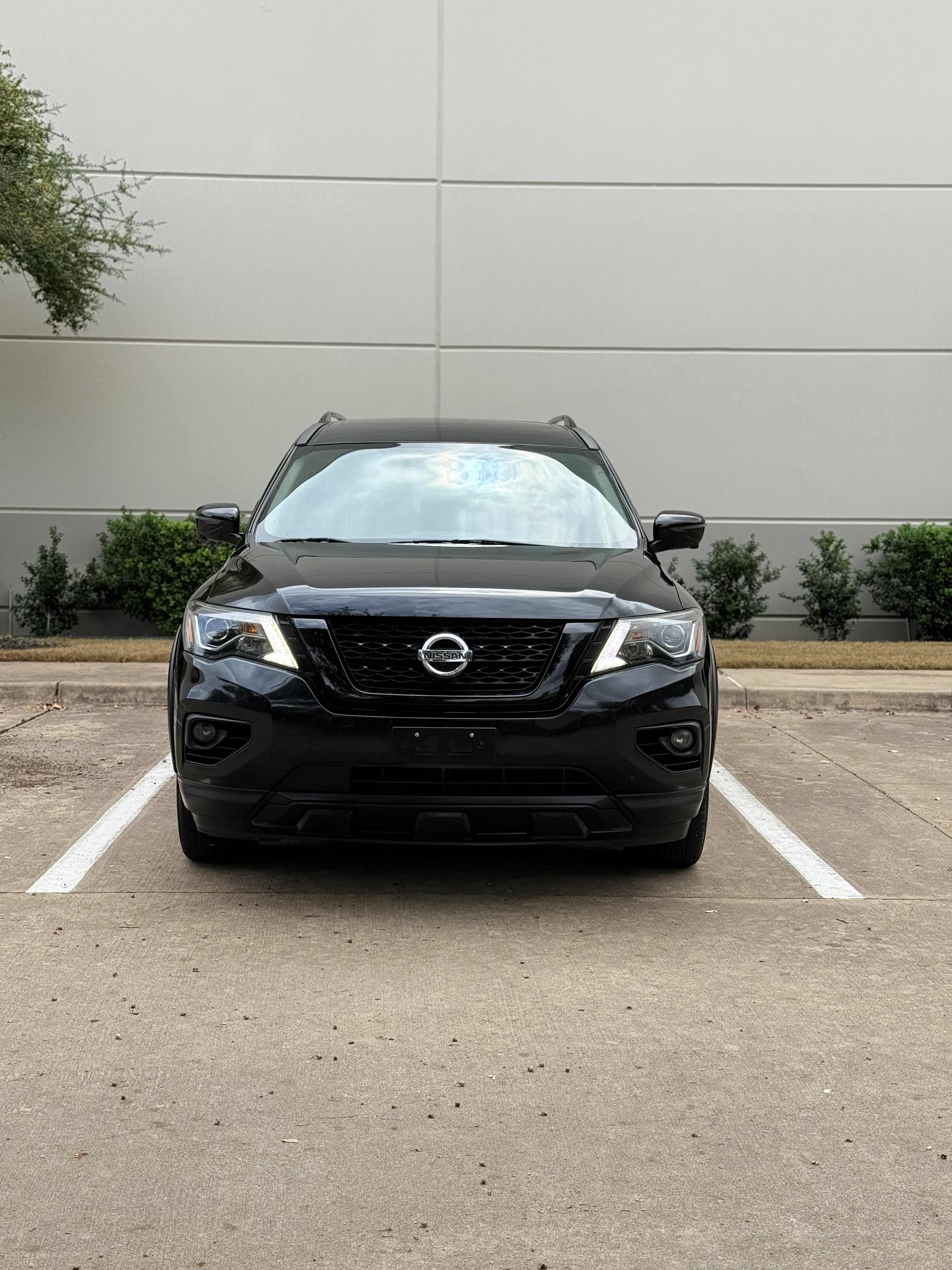 Used 2020 Nissan Pathfinder SL FWD image 2