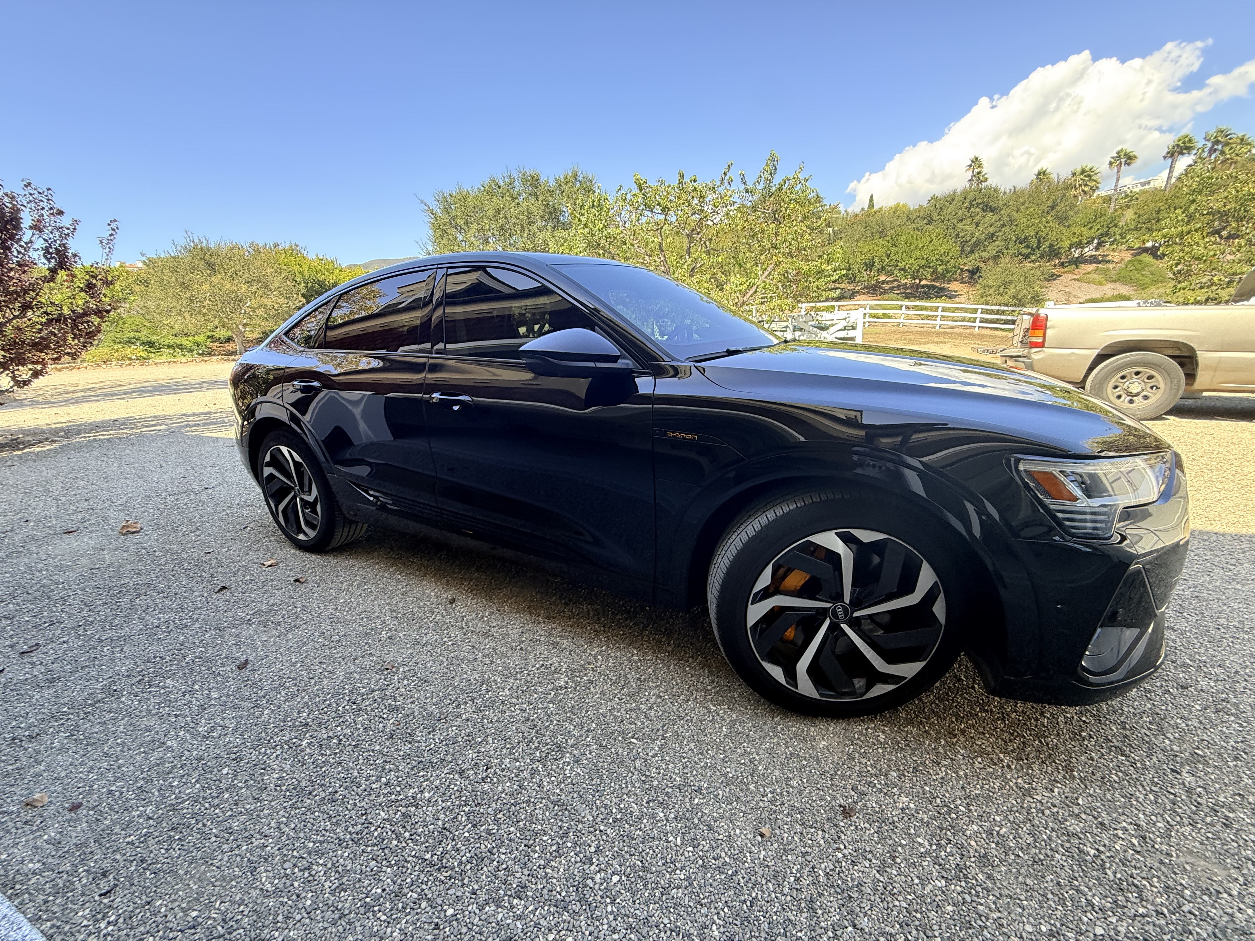 Used 2022 Audi e-tron Premium Plus w/ Premium Plus Package AWD/4WD image 24