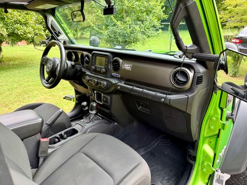 Used 2018 Jeep Wrangler Sport image 10