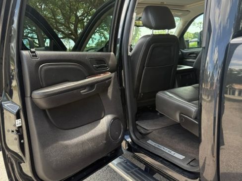 Used 2013 GMC Sierra 2500 Denali w/ Suspension Package, Off-Road AWD/4WD image 18