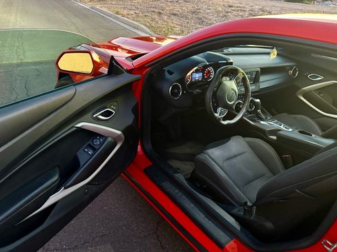 Used 2019 Chevrolet Camaro LT RWD image 6