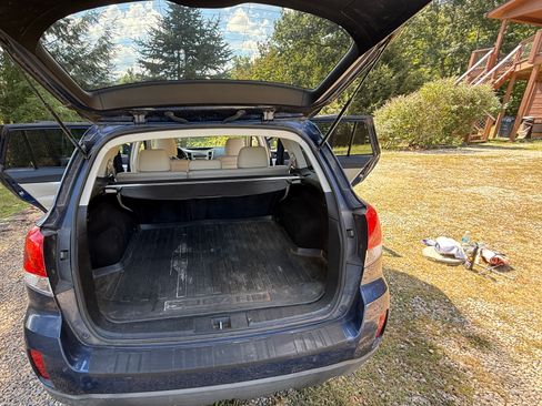Used 2011 Subaru Outback 2.5i Premium AWD/4WD image 14