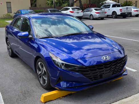 Used 2023 Hyundai Elantra SEL w/ Convenience Package image 1