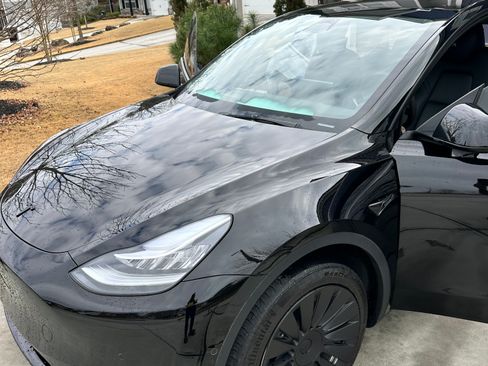 Used 2022 Tesla Model Y Long Range image 4