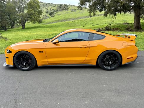 Used 2018 Ford Mustang GT Premium w/ GT Performance Package image 10