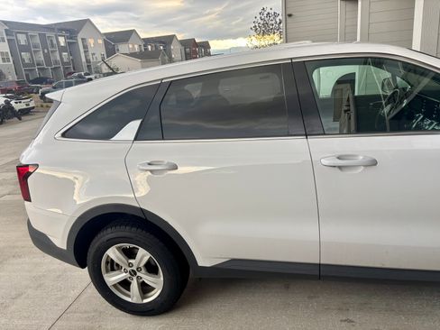 Used 2023 Kia Sorento LX AWD/4WD image 5