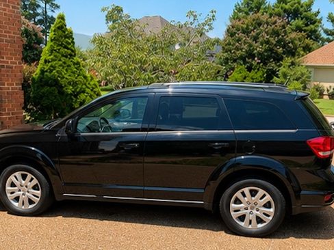 Used 2019 Dodge Journey SE w/ Connectivity Group FWD image 4