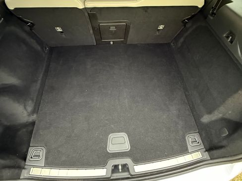 Used 2022 Volvo XC60 B5 Momentum image 10