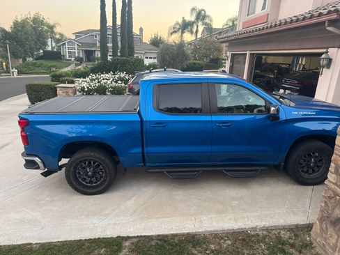 Used 2023 Chevrolet Silverado 1500 LT w/ Convenience Package II image 1