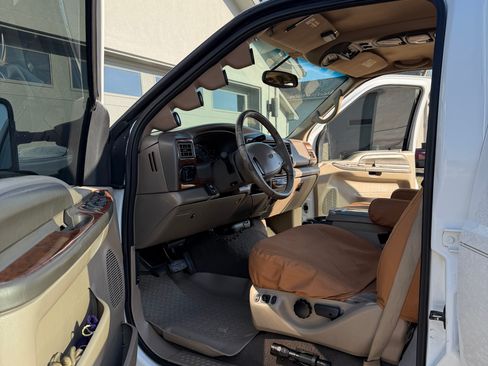 Used 2001 Ford Excursion XLT image 5