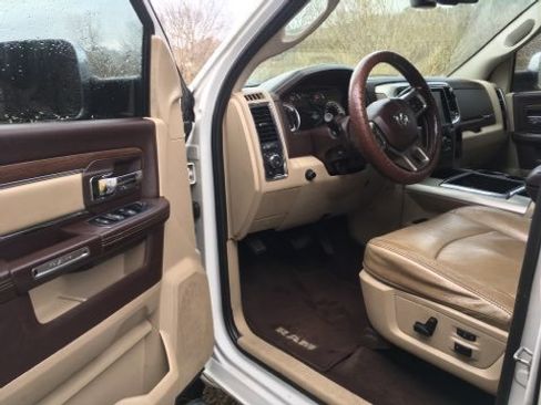 Used 2015 RAM 2500 Laramie w/ Convenience Group image 4