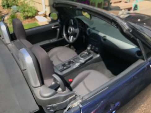 Used 2011 MAZDA MX-5 Miata Sport image 2