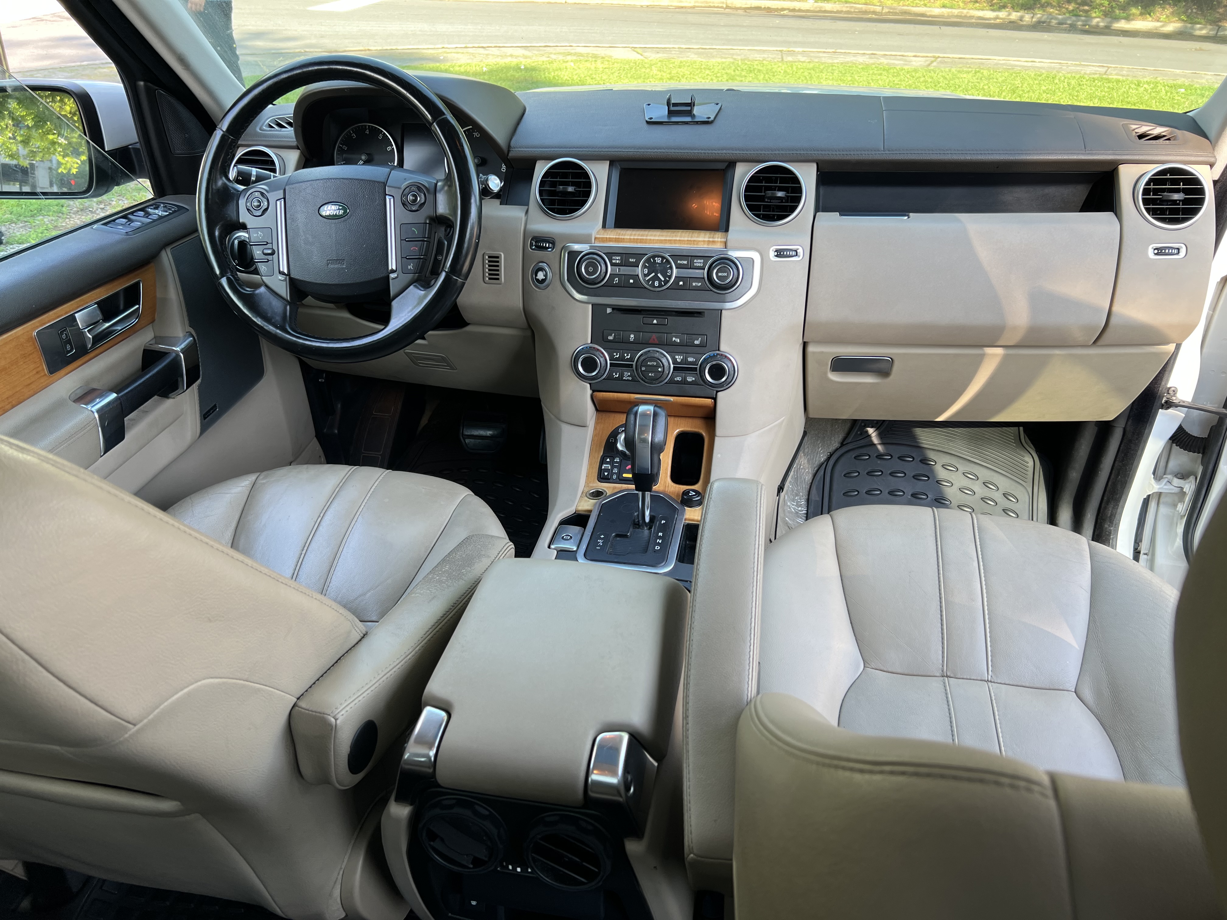 Used 2013 Land Rover LR4 HSE w/ HSE Pkg AWD/4WD image 13