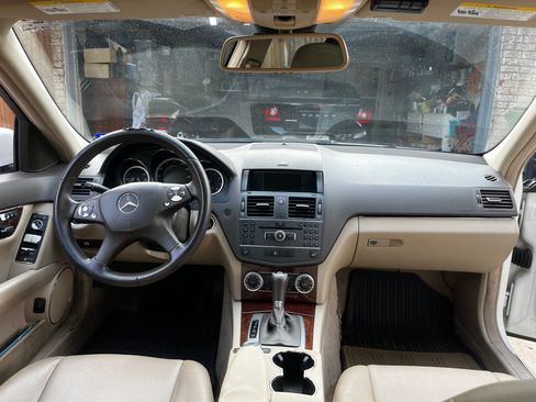 Used 2011 Mercedes-Benz C 300 4MATIC Sedan image 10