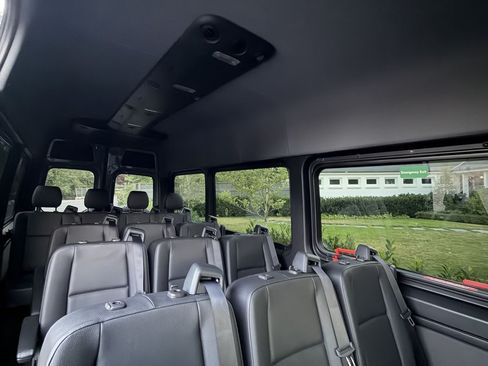 Used 2024 Mercedes-Benz Sprinter 2500 image 4