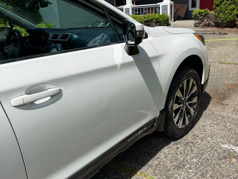 Used 2017 Subaru Outback 2.5i Limited AWD/4WD image 8
