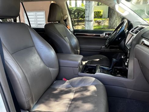 Used 2017 Lexus GX 460 image 5