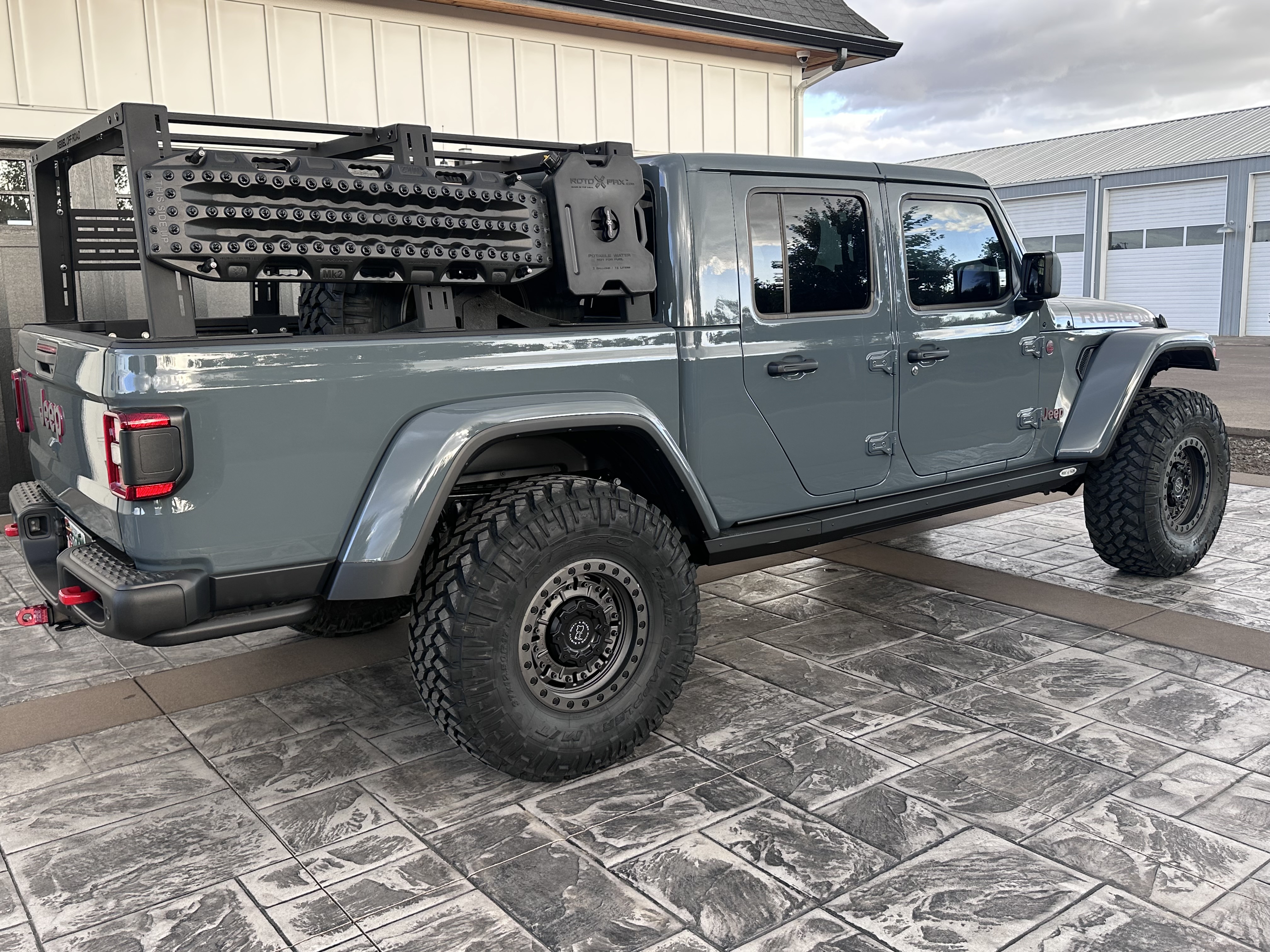 Used 2025 Jeep Gladiator Rubicon AWD/4WD image 8