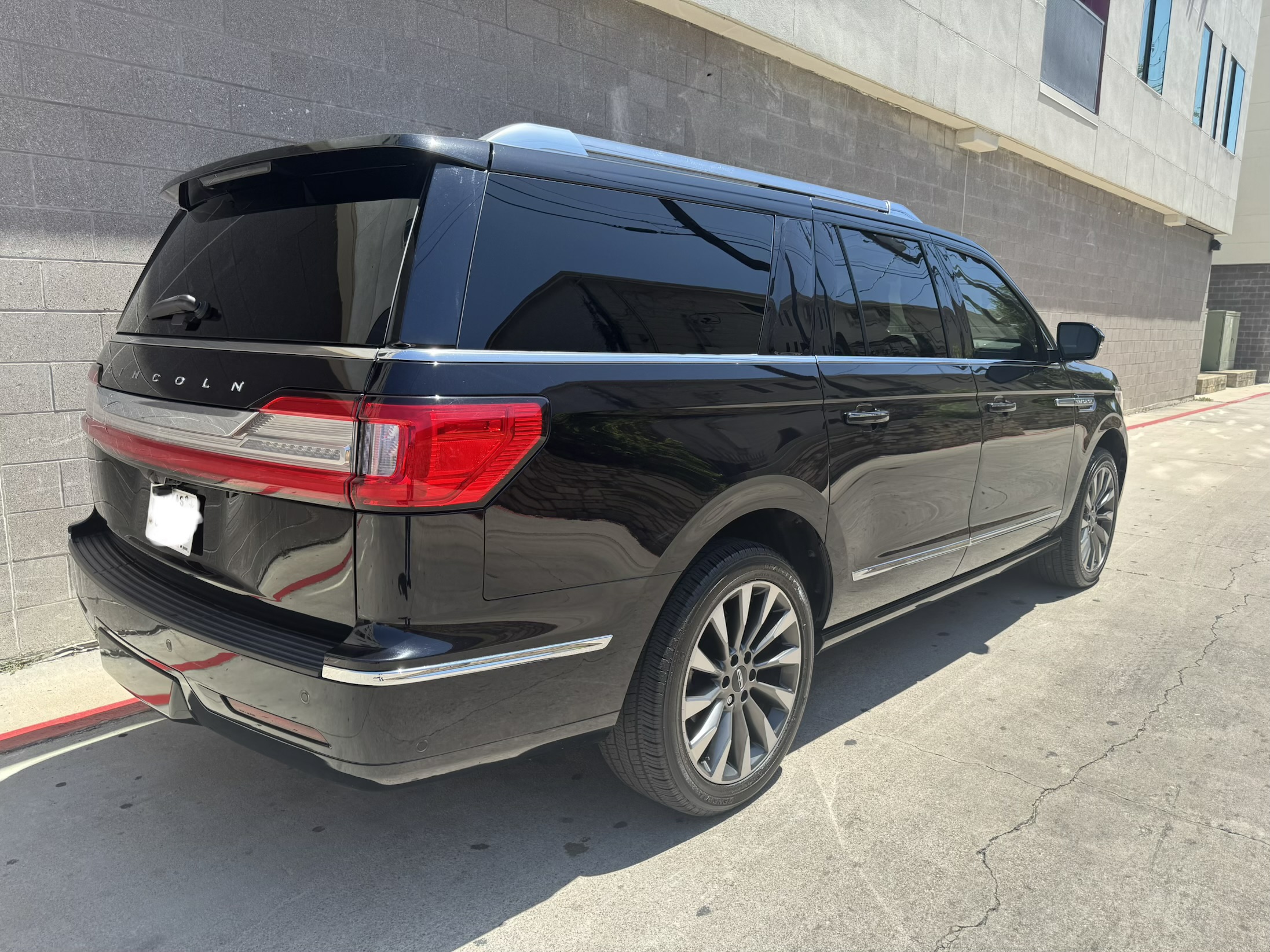 Used 2021 Lincoln Navigator L Reserve RWD image 4