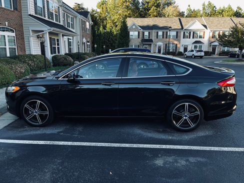 Used 2015 Ford Fusion Titanium FWD image 4