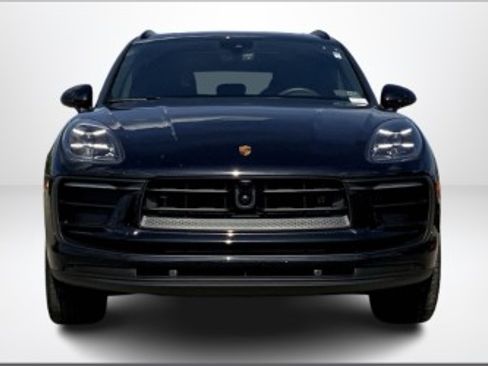 Used 2023 Porsche Macan Turbo image 2