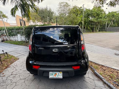 Used 2010 Kia Soul + w/ Audio Pkg image 7