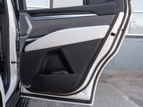 Used 2025 Cadillac Escalade V w/ LPO, ONYX Package image 22