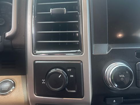 Used 2018 Ford F150 Lariat w/ Equipment Group 502A Luxury RWD image 25