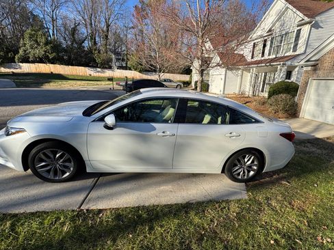 Used 2020 Toyota Avalon XLE image 6